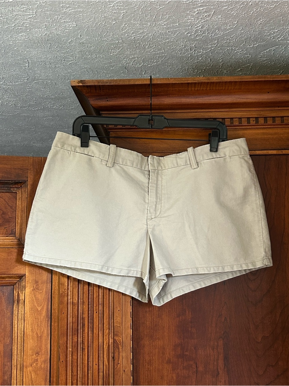 Women's American Eagle Low Rise Khaki Chino Shortie Shorts Cream Tan Size14